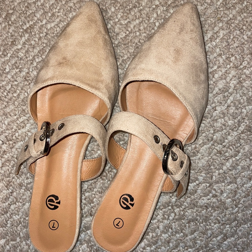 Women’s flats